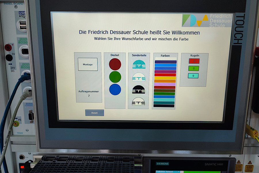 Umstellung der Lernfabrik 4.0 auf Farbauswahl